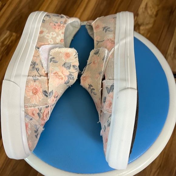 Slip on Sneakers - Picture 2 of 5